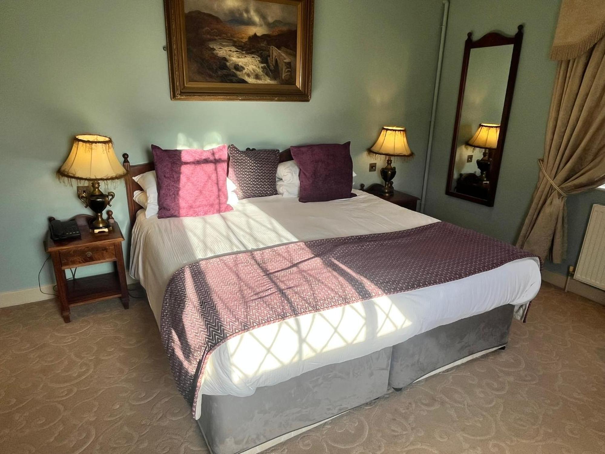 רטפורד Ye Olde Bell Hotel & Spa מראה חיצוני תמונה