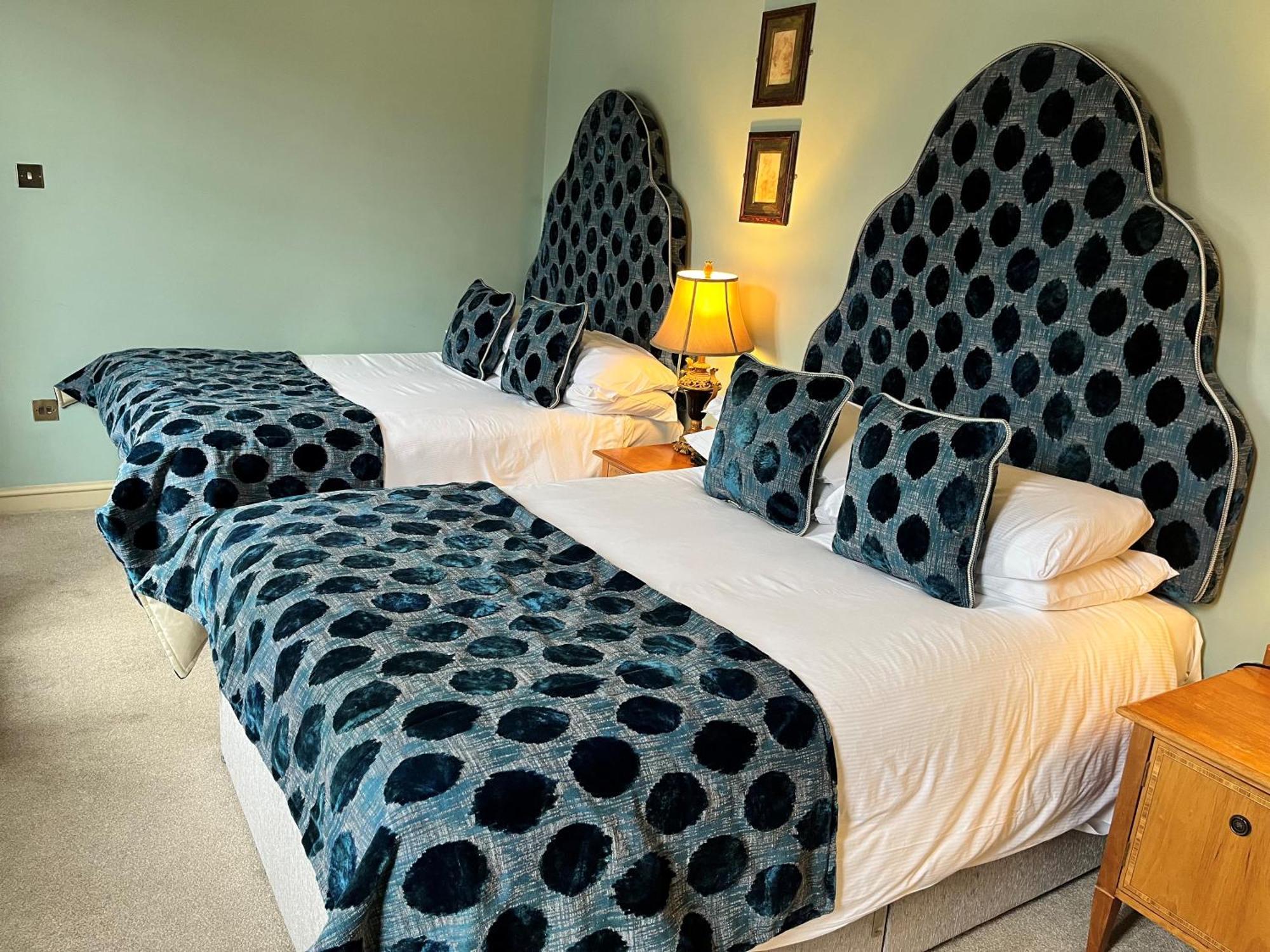 רטפורד Ye Olde Bell Hotel & Spa מראה חיצוני תמונה